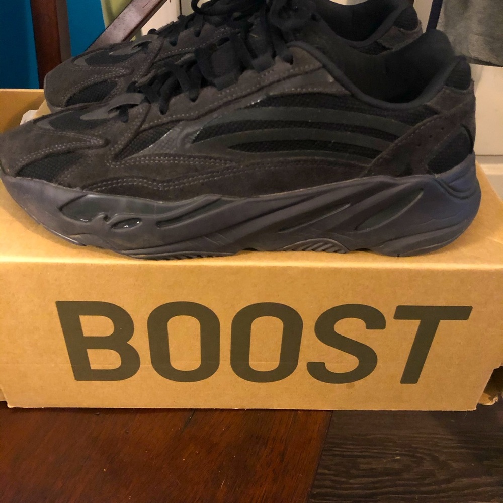 Men’s yeezy boost 700